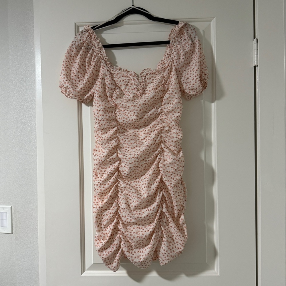 astr the label mini ruched floral dress